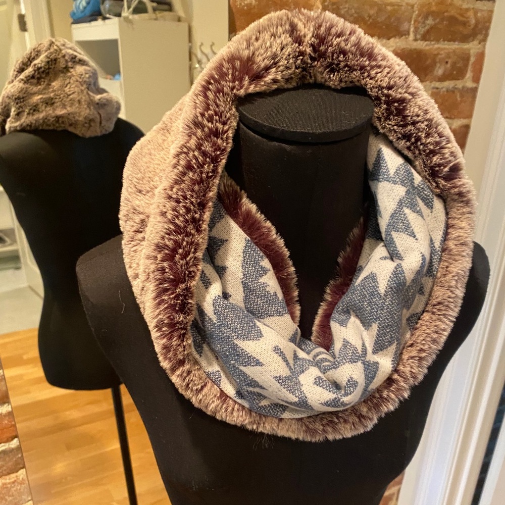 Size and elegant infinity neck wrap. Reversible!